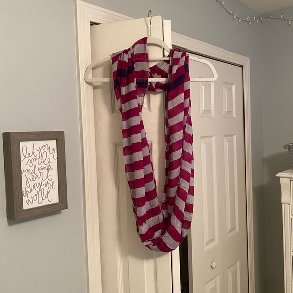ANN Taylor Loft Infinity Scarf - Picture 2 of 8